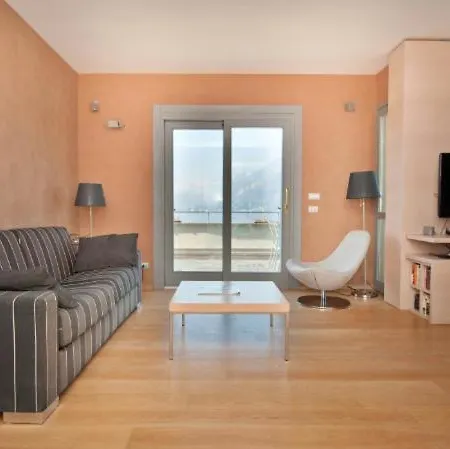 Fiumelatte Sleeps 10 Air Con Appartamento Varenna