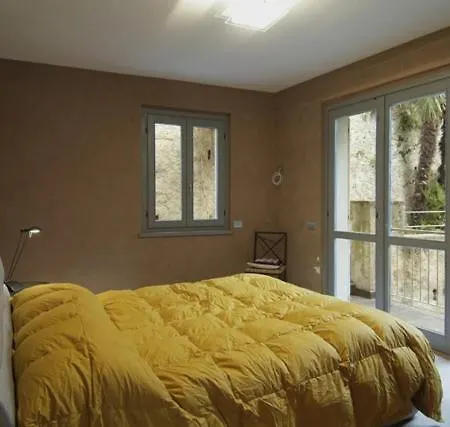 Appartamento Fiumelatte Sleeps 10 Air Con