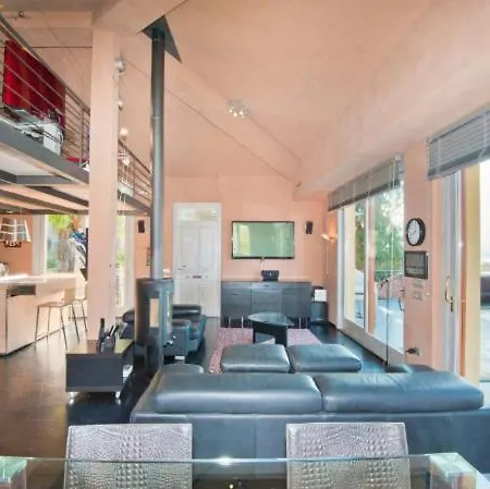 Appartamento Fiumelatte Sleeps 10 Air Con *