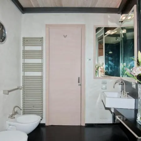 דירה Fiumelatte Sleeps 10 Air Con