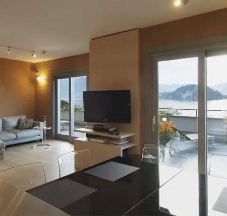 Appartamento Fiumelatte Sleeps 10 Air Con