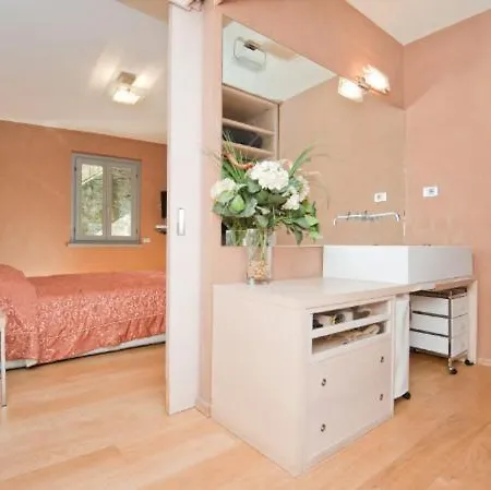 Appartamento Fiumelatte Sleeps 10 Air Con Varenna